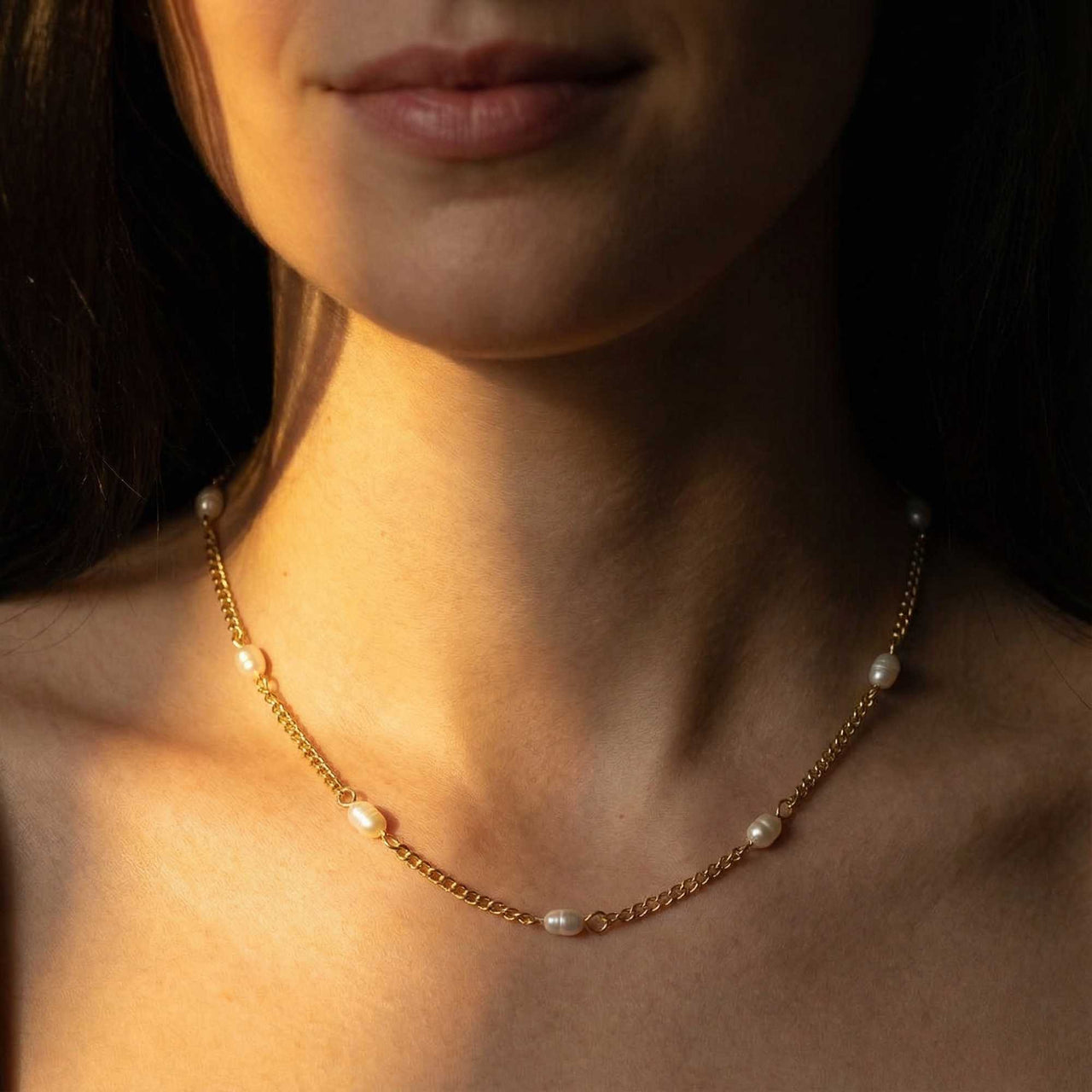 Dainty Pearl Choker