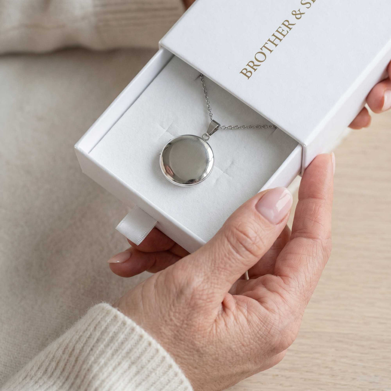 Round Photo Locket Necklace