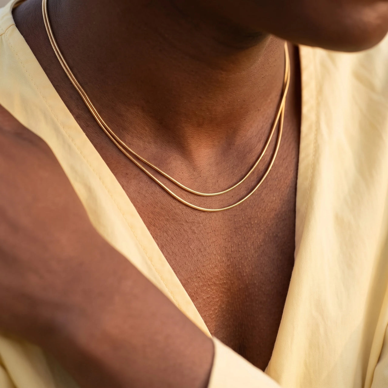 Gold snake chain necklace — close-up of the details, gold | SKU: lesimplenecklace