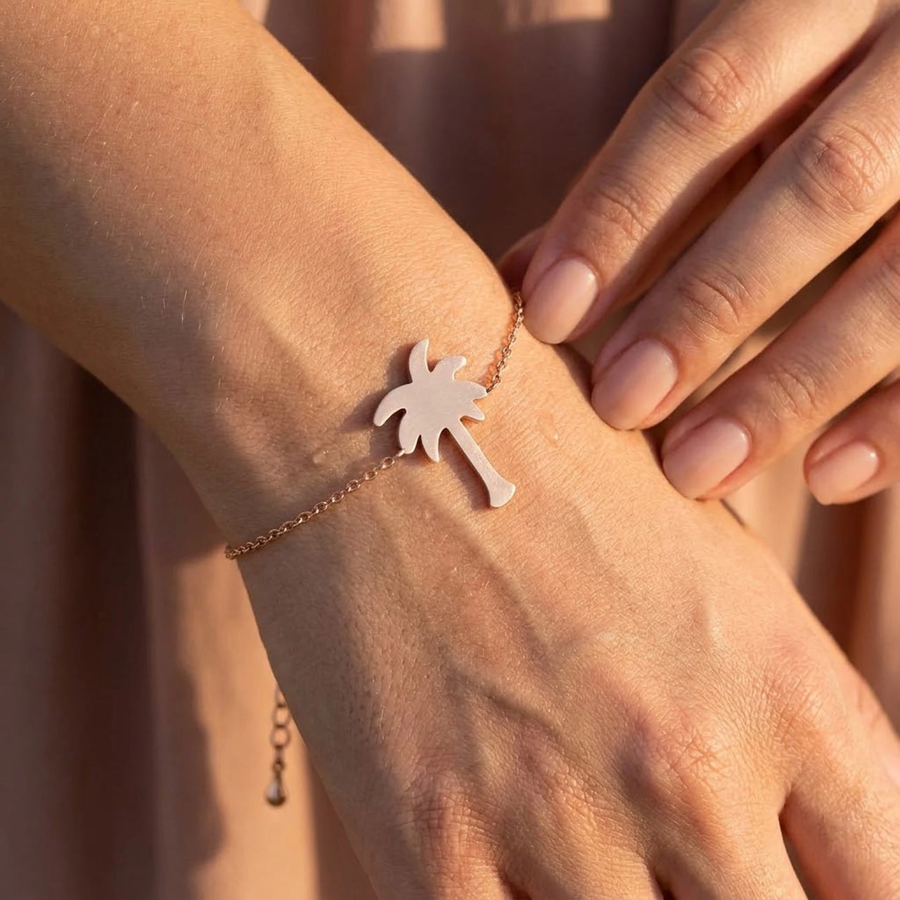 Palm tree jewellery — close-up of the details, rose gold | SKU: 7819407-rose-gold-color