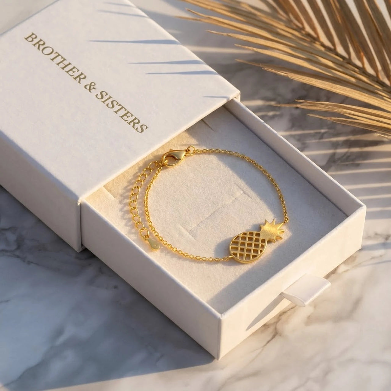 Gold charm bracelet in the Brother & Sisters gift box | SKU: 9178613-gold